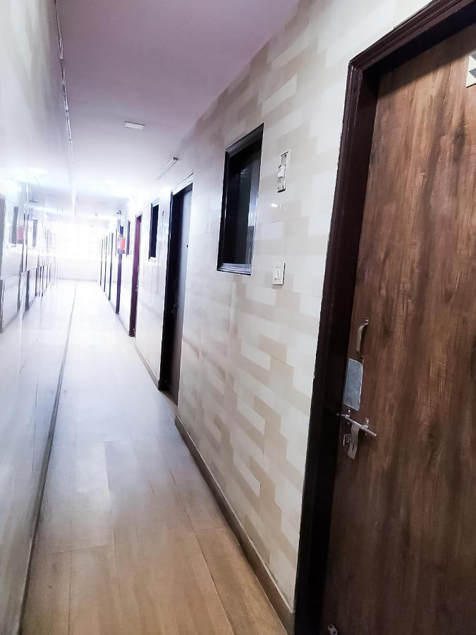 Roomshala 122 Hotel Park View - Near Adarsh Nagar Neu-Delhi Exterior foto
